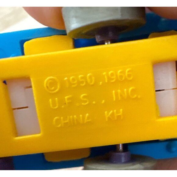 Vintage UFS Peanut Gang Push Down Toys Charlie Brown Train & Snoppy Plane - Picture 5 of 7